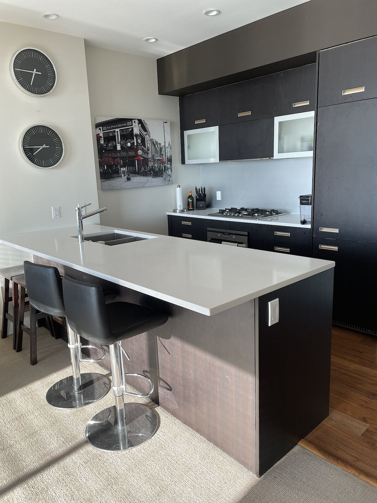 Calgary 1 bedroom Condo Unit for rent. Property photo: 443000-1