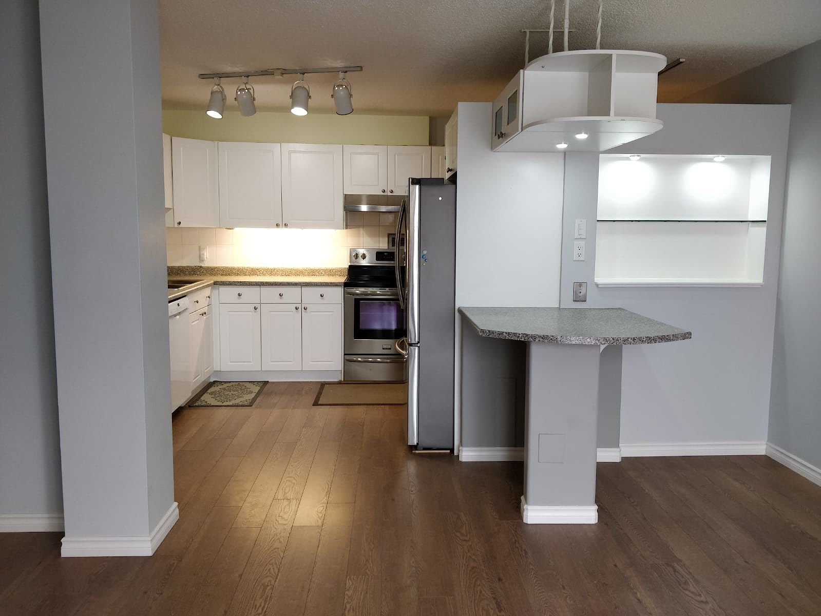 Edmonton 2 bedrooms Apartment for rent. Property photo: 445824-1