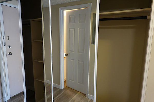 Calgary 1 bedroom Condo Unit for rent. Property photo: 447066-3