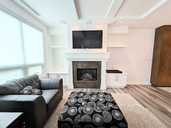 Calgary 2 bedrooms Condo Unit for rent. Property photo: 447758-2
