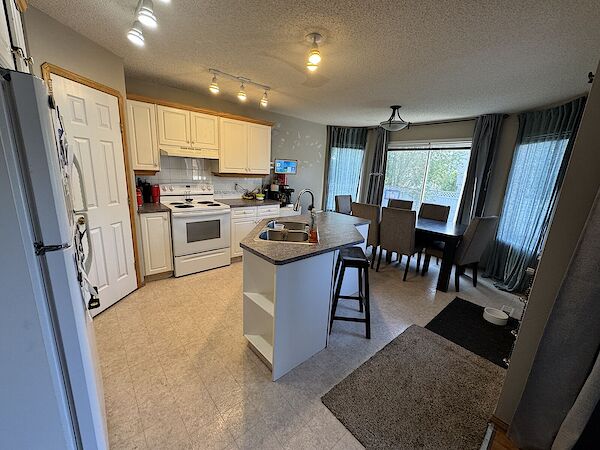 Calgary 3 bedrooms House for rent. Property photo: 448564-3