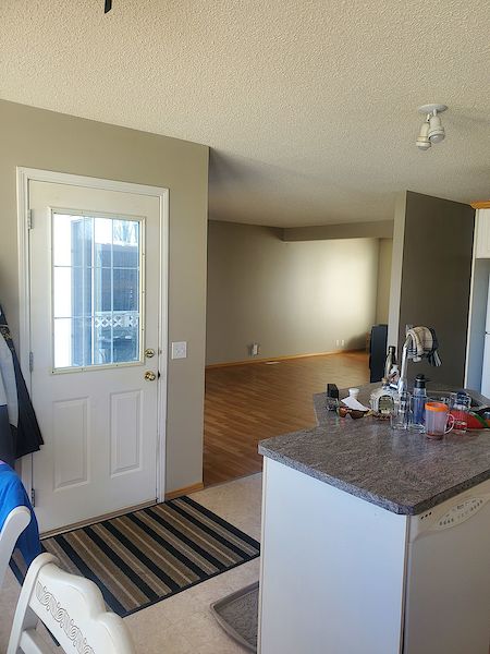 Calgary 3 bedrooms House for rent. Property photo: 448564-2