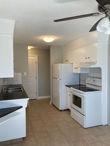 Edmonton 3 bedrooms Apartment for rent. Property photo: 449121-2