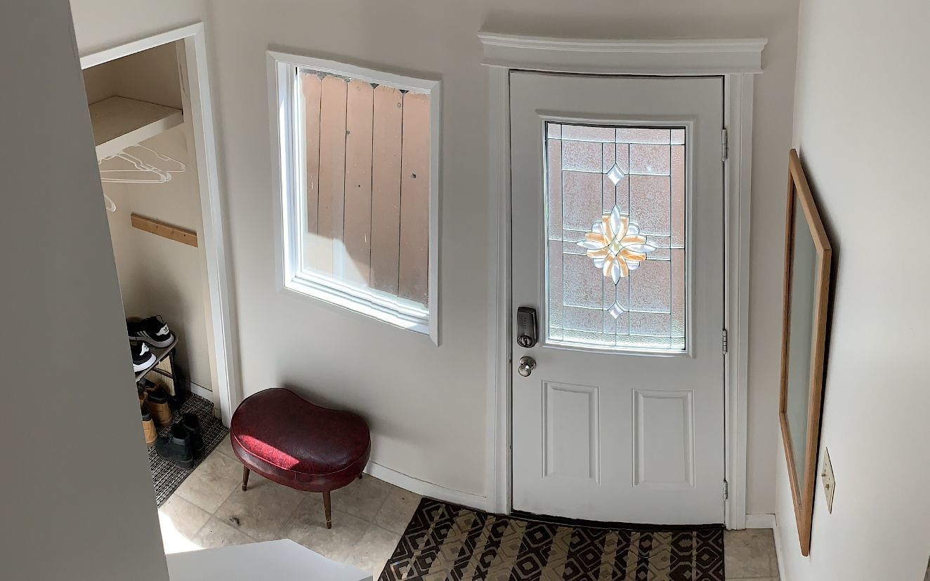 Calgary 2 bedrooms Main Floor for rent. Property photo: 450250-1