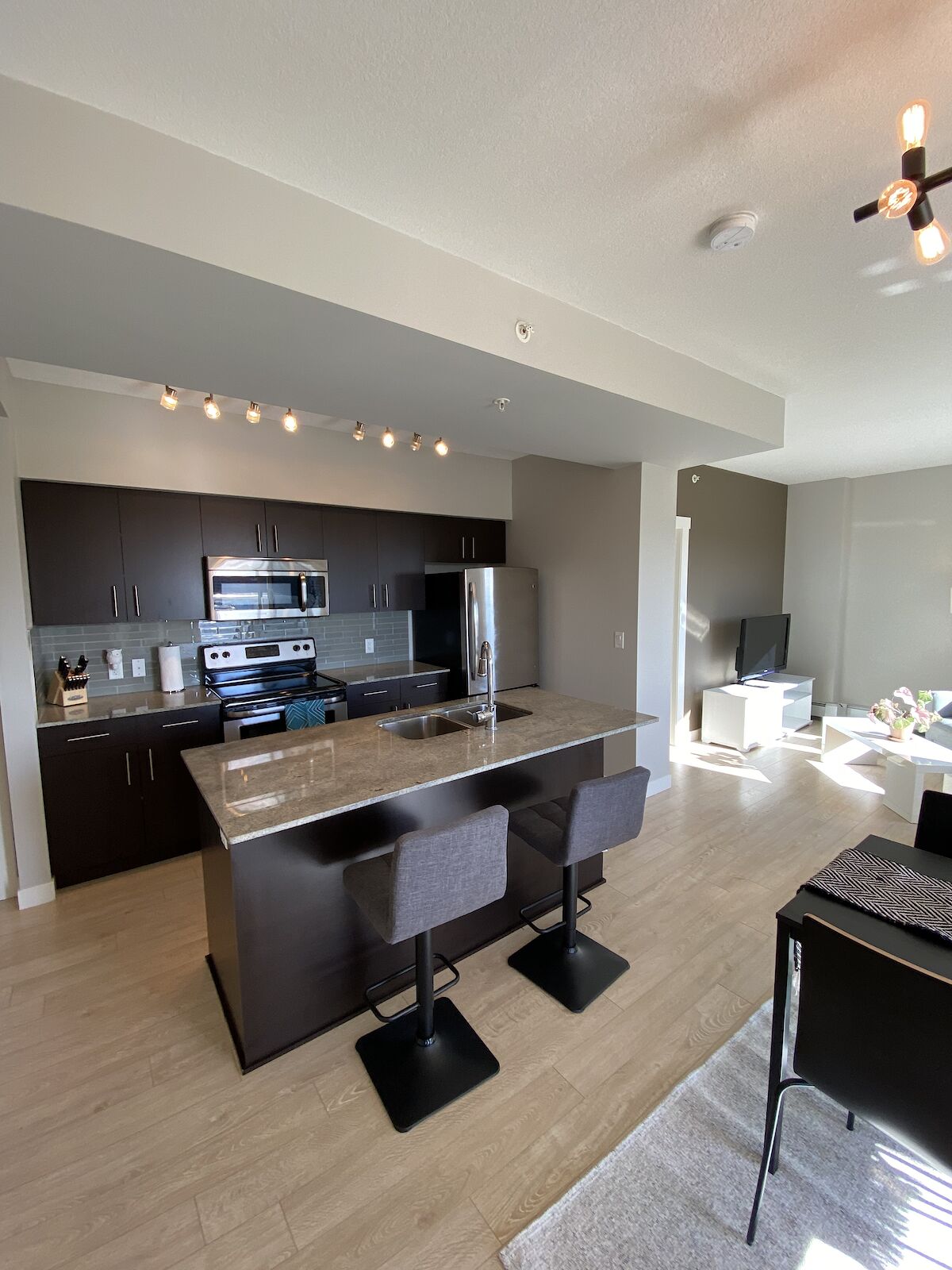 Edmonton 2 bedrooms Condo Unit for rent. Property photo: 451127-1