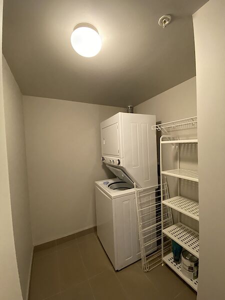 Edmonton 2 bedrooms Condo Unit for rent. Property photo: 451127-2