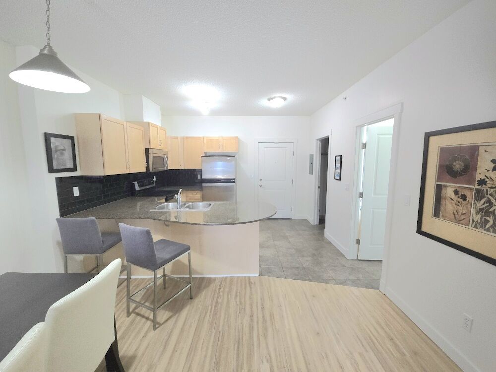 Calgary 2 bedrooms Condo Unit for rent. Property photo: 451237-1