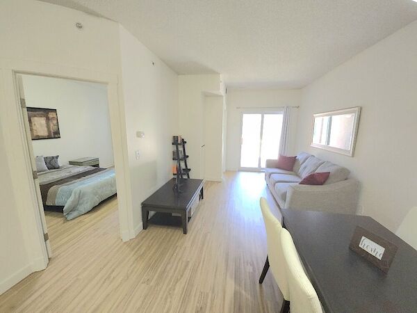 Calgary 2 bedrooms Condo Unit for rent. Property photo: 451237-2