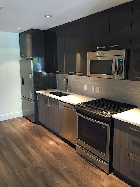 Kitchen Calgary 2 + Den bedrooms Condo Unit for rent. Property photo: 451389-2