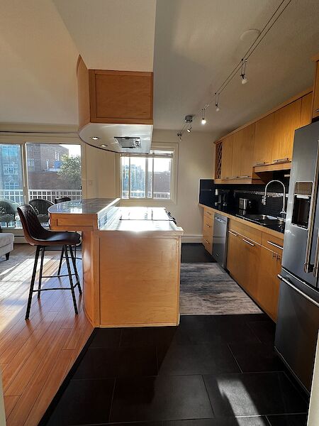 Calgary 1 bedroom Condo Unit for rent. Property photo: 453070-3