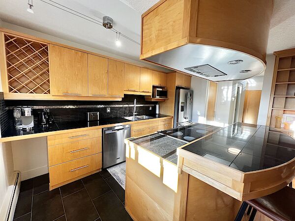 Calgary 1 bedroom Condo Unit for rent. Property photo: 453070-2