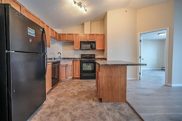 Open+Kitchen Edmonton 2 bedrooms Condo Unit for rent. Property photo: 453551-2