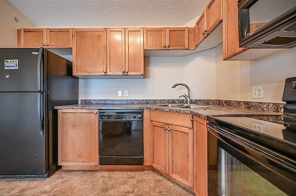 Plenty+of+Storage+Space Edmonton 2 bedrooms Condo Unit for rent. Property photo: 453551-3