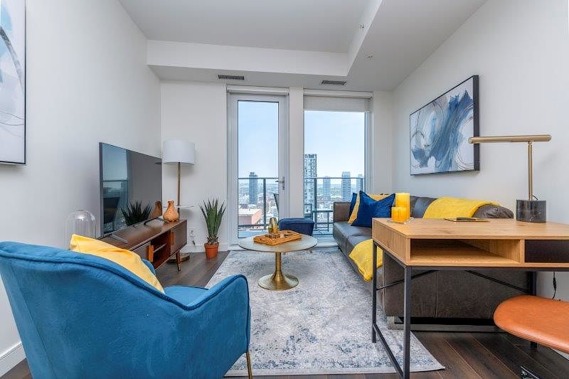 Calgary 2 bedrooms Condo Unit for rent. Property photo: 453950-1