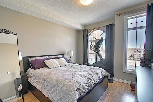 Calgary 2 + Den bedrooms Condo Unit for rent. Property photo: 454178-3