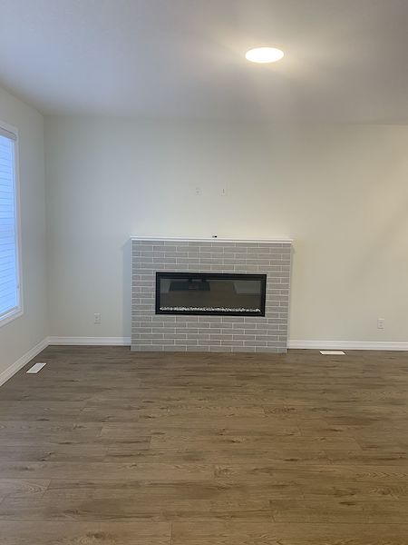 Electric+Fireplace+in+Living+Room+w+Brick+Overlay+ Calgary 3 bedrooms House for rent. Property photo: 454657-3