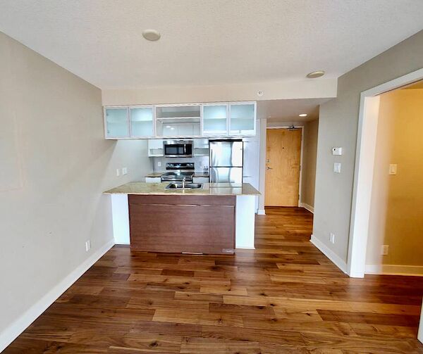 Calgary 1 bedroom Condo Unit for rent. Property photo: 455151-3