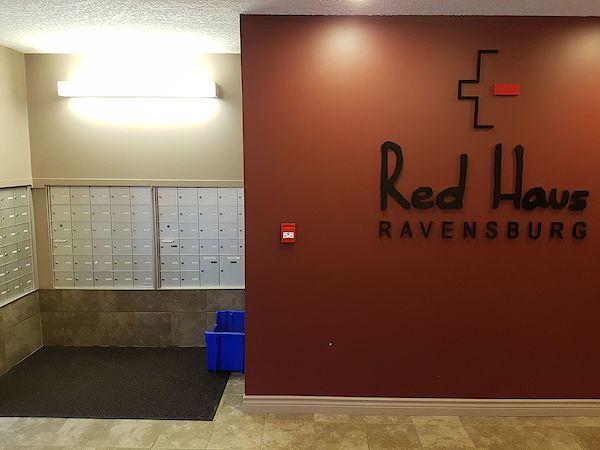 Calgary 2 bedrooms Condo Unit for rent. Property photo: 455619-2