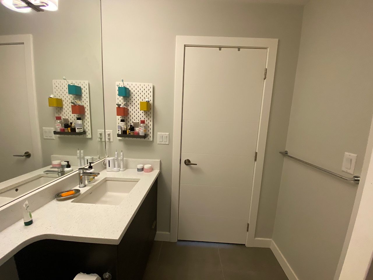 Calgary 1 bedroom Condo Unit for rent. Property photo: 457889-1