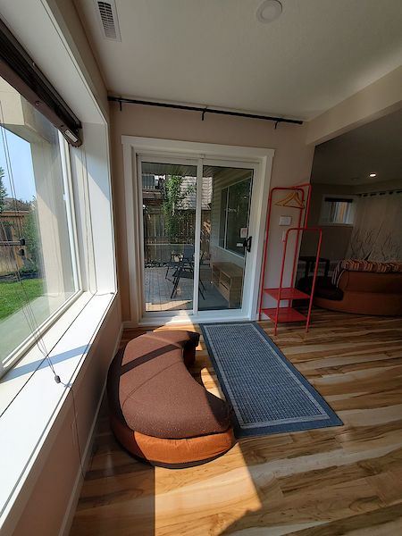 Calgary studio Basement for rent. Property photo: 458406-2