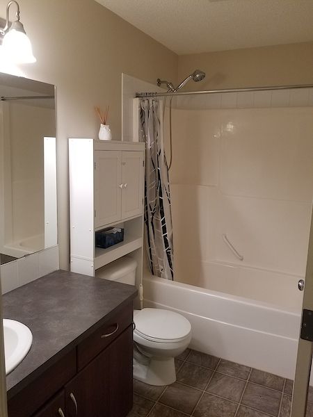 Leduc 3 bedrooms Duplex for rent. Property photo: 459296-2