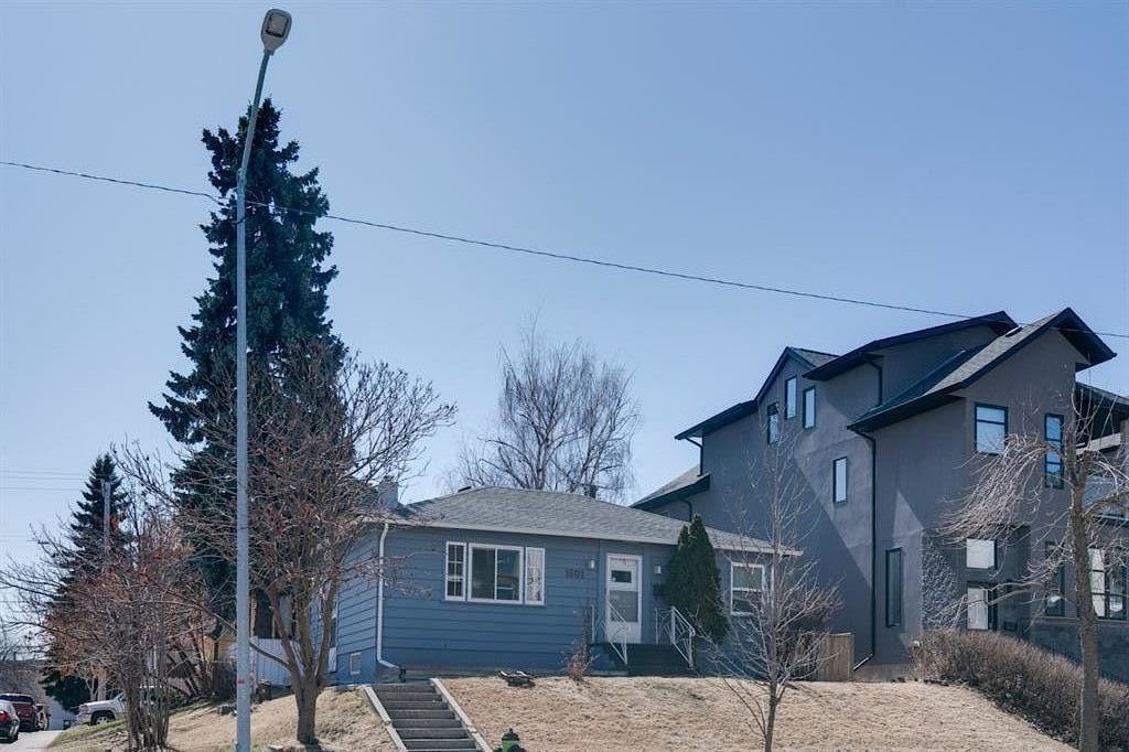 Calgary 2 + Den bedrooms Main Floor for rent. Property photo: 459836-1