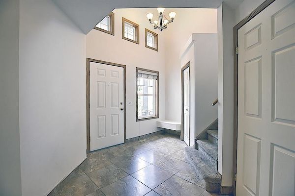 Calgary 3 bedrooms House for rent. Property photo: 460075-2