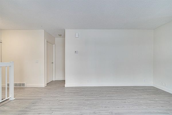 Stonebridge+Townhomes+I+3 Saskatoon 2 bedrooms Apartment for rent. Property photo: 460923-3