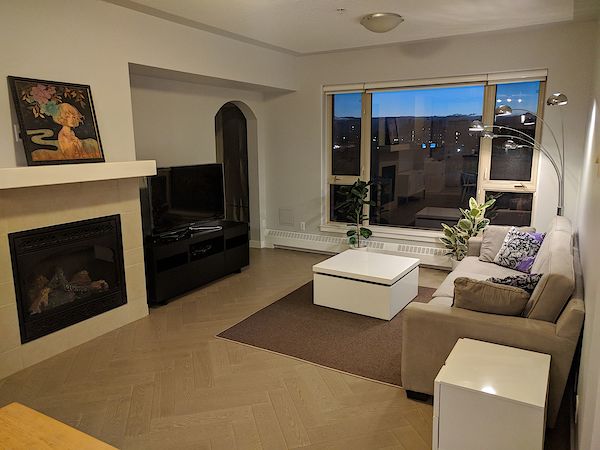 Calgary 2 + Den bedrooms Condo Unit for rent. Property photo: 461806-2