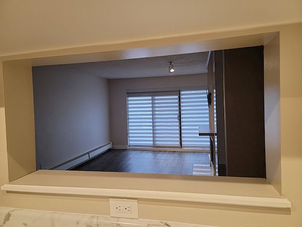 Calgary 2 bedrooms Condo Unit for rent. Property photo: 462306-2