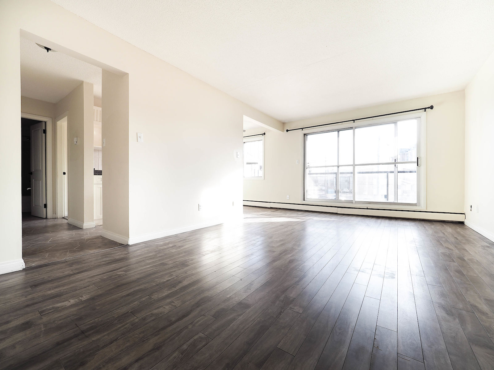 Edmonton 1 bedroom Apartment for rent. Property photo: 462881-1