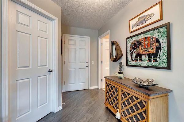 Calgary 2 bedrooms Condo Unit for rent. Property photo: 465246-2