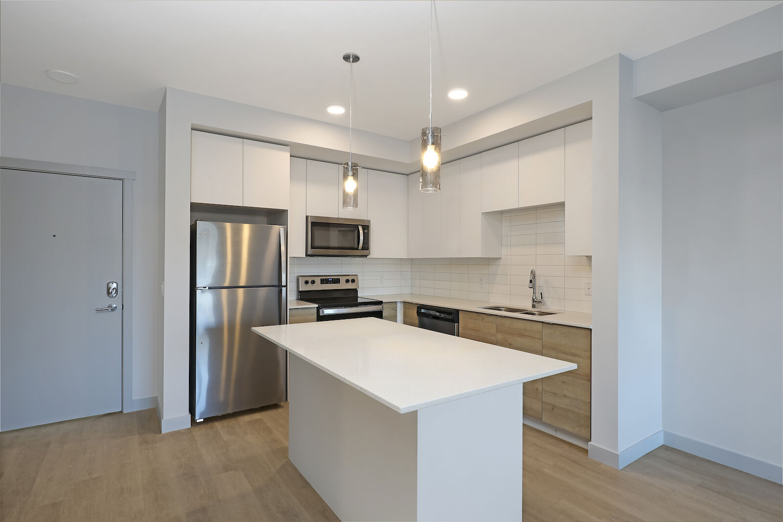 Comox 2 bedrooms Apartment for rent. Property photo: 465532-1