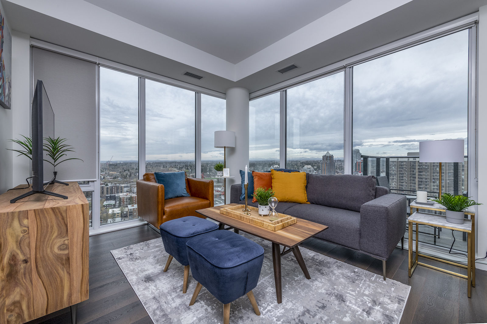 Calgary 2 bedrooms Condo Unit for rent. Property photo: 467238-1