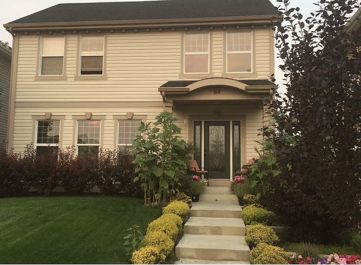 Calgary 3 bedrooms Room For Rent for rent. Property photo: 467360-1