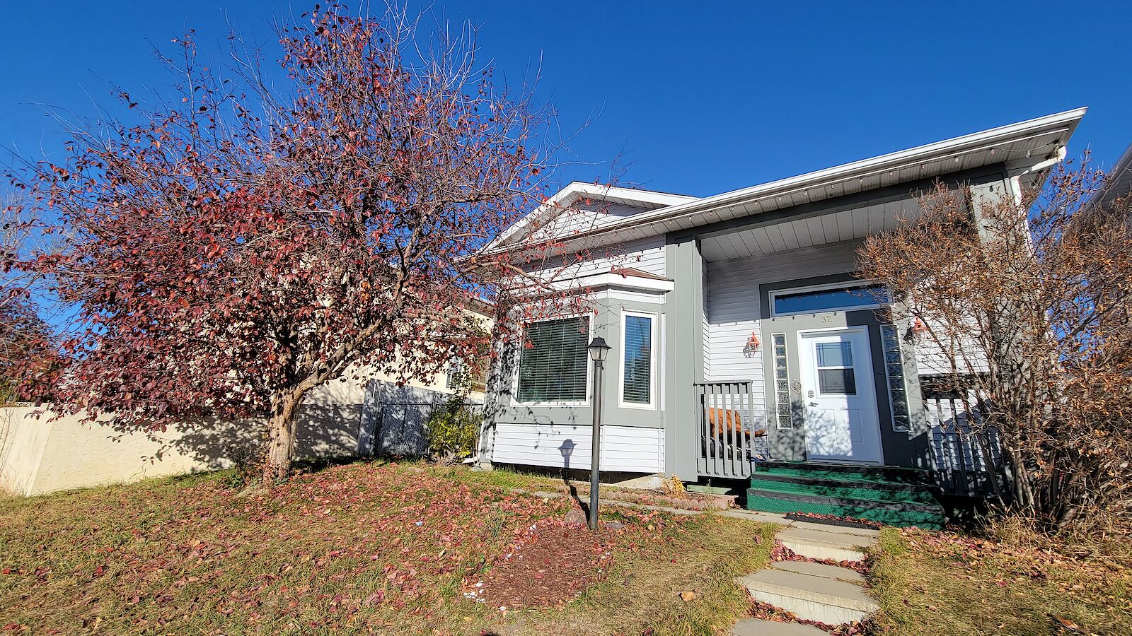 Calgary 4 bedrooms House for rent. Property photo: 468781-1