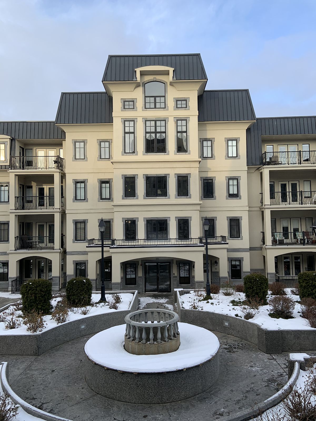 Edmonton 2 bedrooms Condo Unit for rent. Property photo: 470853-1