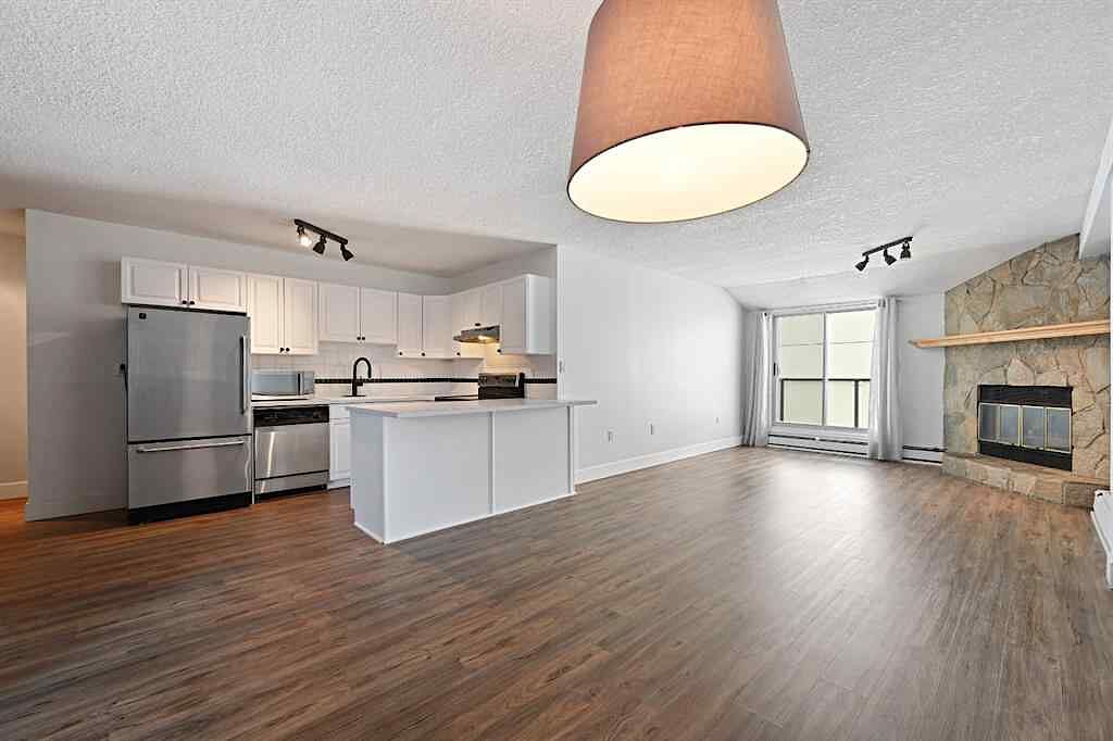 Calgary 2 bedrooms Condo Unit for rent. Property photo: 472135-1