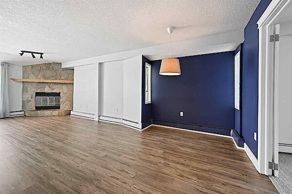 Calgary 2 bedrooms Condo Unit for rent. Property photo: 472135-2