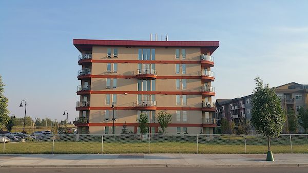 Airdrie 2 + Den bedrooms Condo Unit for rent. Property photo: 472331-2