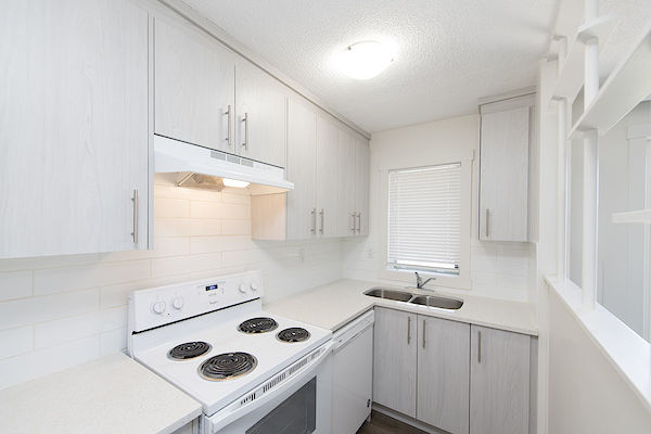 Mission+Apartments+Kitchen+2 Calgary 1 bedroom Apartment for rent. Property photo: 473402-2