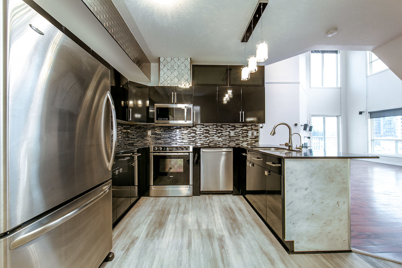 Edmonton 2 bedrooms Condo Unit for rent. Property photo: 475343-1
