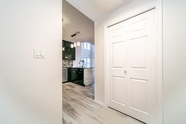 Entrance Edmonton 2 bedrooms Condo Unit for rent. Property photo: 475343-2