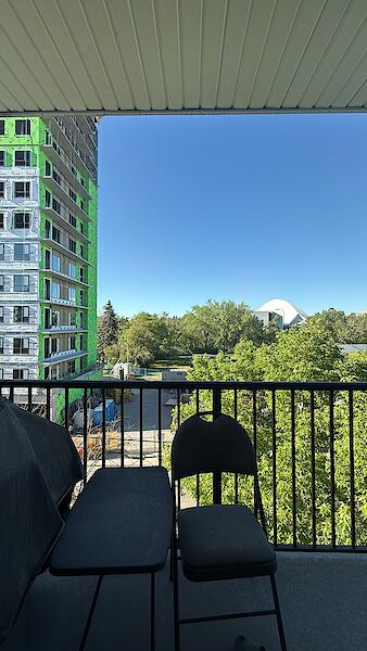 South+Balcony+view+of+the+river+and+pathway Calgary 2 + Den bedrooms Condo Unit for rent. Property photo: 475914-2