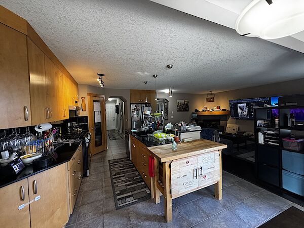 Calgary 3 + Den bedrooms House for rent. Property photo: 476734-3