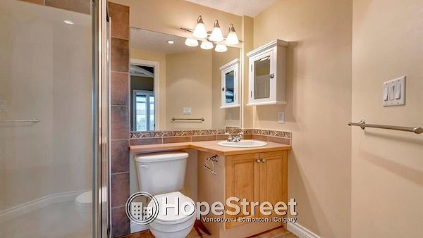 Calgary 2 bedrooms Condo Unit for rent. Property photo: 478402-2