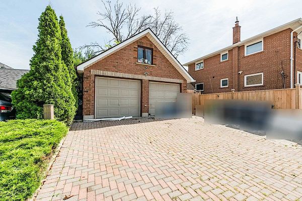 Toronto 3 bedrooms Triplex for rent. Property photo: 478827-2