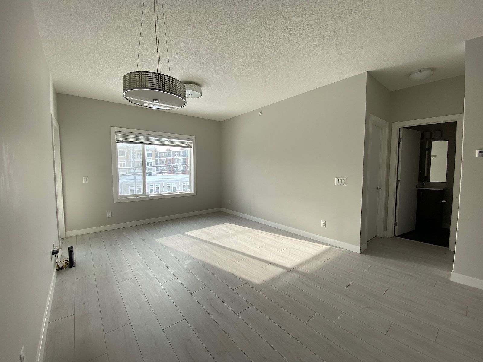 Calgary 2 + Den bedrooms Condo Unit for rent. Property photo: 480416-1