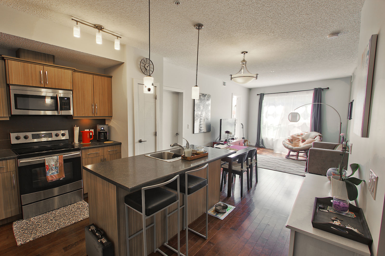 Edmonton 2 bedrooms Condo Unit for rent. Property photo: 480706-1