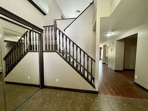 Calgary 4 + Den bedrooms House for rent. Property photo: 481657-2